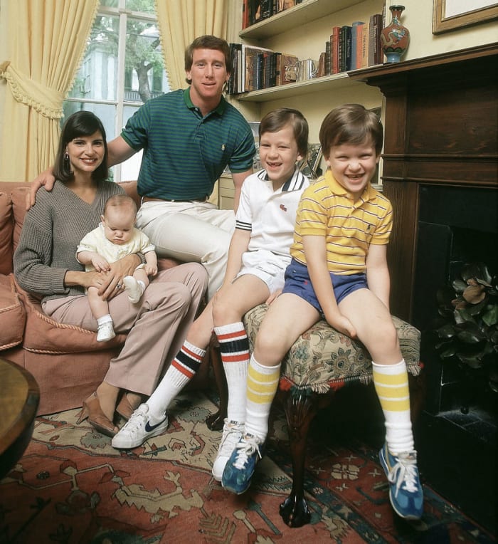 1981-Archie-Olivia-Cooper-Peyton-Eli-Manning-Family-portrait-001290677.jpg